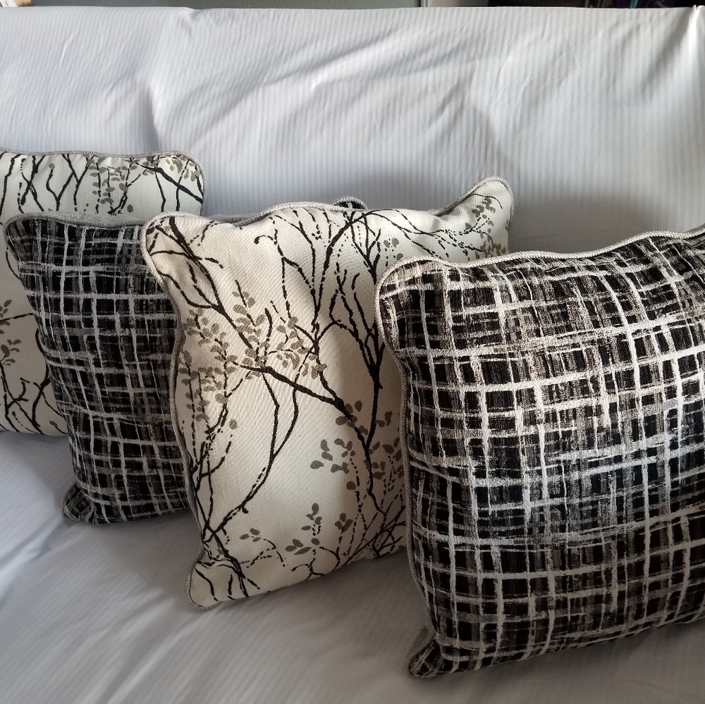 4 Decorative pillows